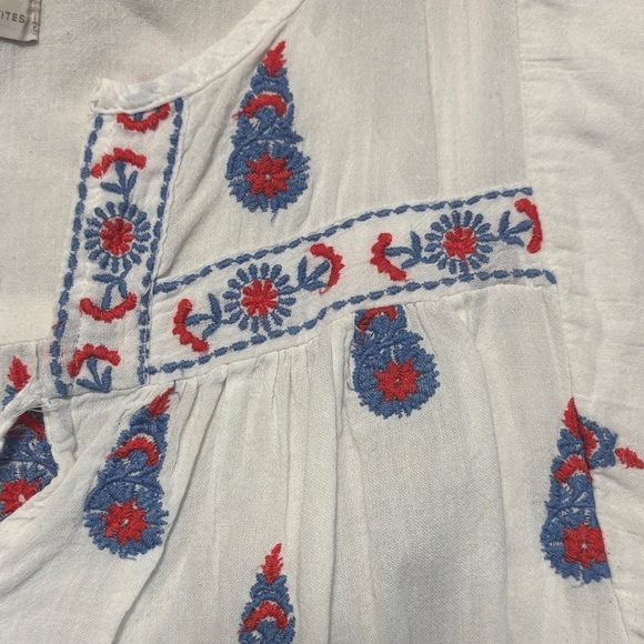 LOFT Sleeveless Blouse with Cream and Blue-Red Pattern - Picture 3 of 3